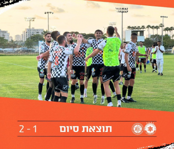 חוגגים ניצחון בכורה העונה (מדיה מכבי קריית מלאכי)