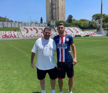 החלוץ במעמד החתימה בעבר 