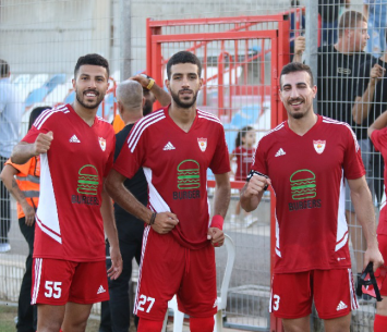 עוד שלוש נקודות. שחקני טירה (דאפר מחאמיד)