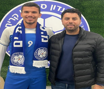 ספיר במעמד החתימה (מדיה מ.ס. קרית ים)