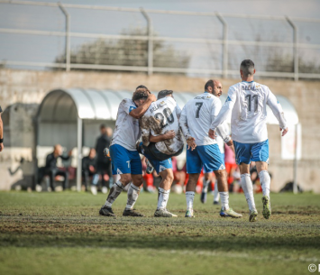 שחקני טמרה חוגגים (איהאם ג׳בארין)