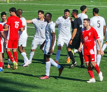 ניצחון משמעותי. שחקני שתי הקבוצות 