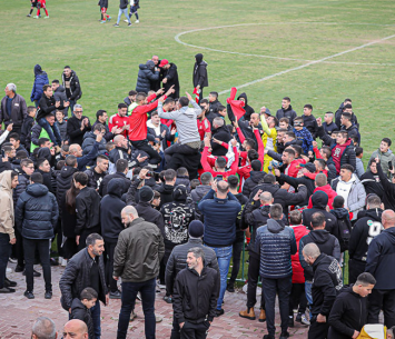 זעם גדול. אוהדי טירה