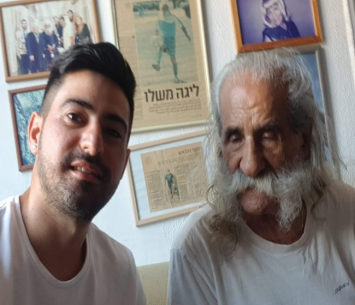 חממי לצד נכדו