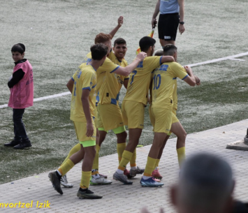 שחקני עירוני חוגגים עוד ניצחון (עו״ד איציק שטיינוורצל)