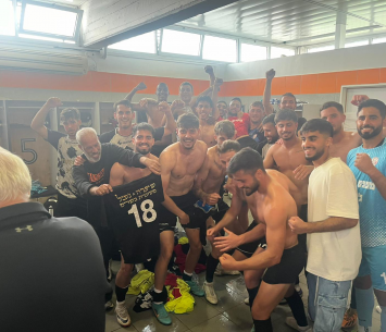 חגיגות בסיום. שחקני הרצליה