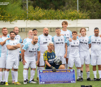 חייק וחבריו לקבוצה (אמל גנאים)