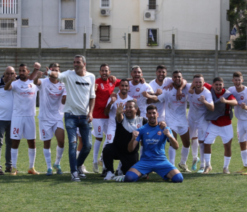 שחקני רעננה חוגגים (דאפר מחאמיד)