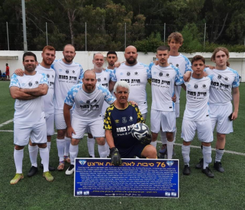 בשיאו. חייק במדי השקמה (אמל גנאים)