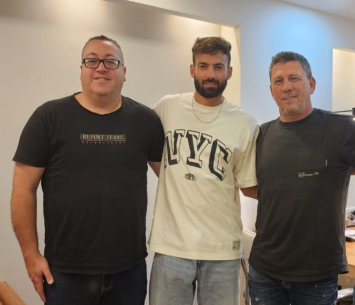 נשאר בבית. עוואד