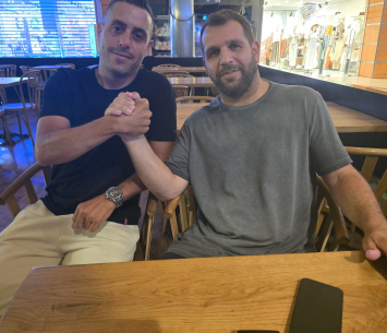 אג'ימן במעמד החתימה