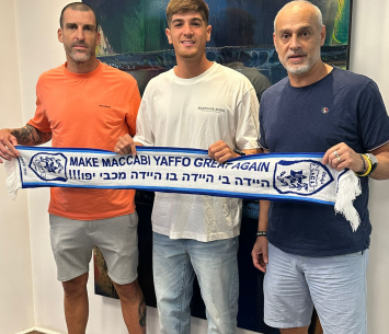 בן חנניה במעמד החתימה