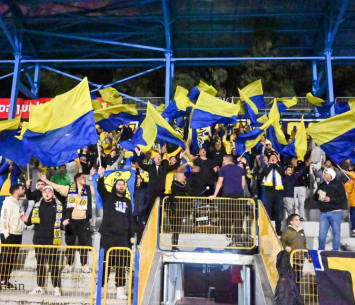 הקהל הצהוב בהיענות גבוהה (ירון קליין)