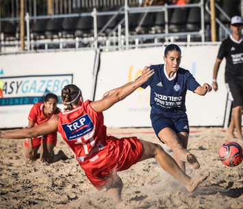 ניצחון כתום. שחקניות ראשון לציון (עודד קרני)