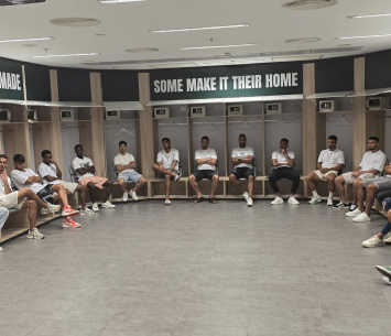 חדר הלבשה ירוק? שחקני טירת הכרמל (ג'ו לוציאנו)