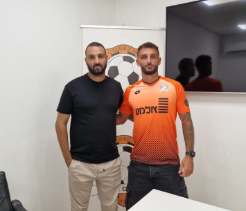 ליברוס במעמד החתימה