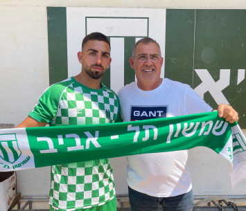 שפיקי במעמד החתימה 