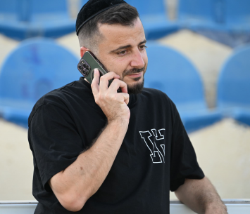 מדבר. בן עייש (יגאל צריקר)