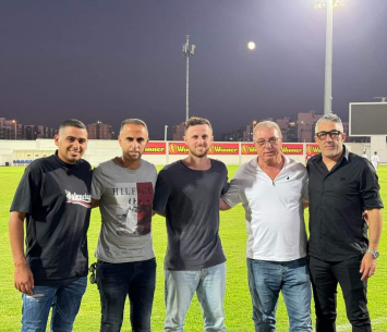 אשל במעמד החתימה