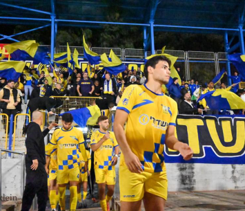 מכלוף ושחקני עירוני אשדוד (ירון קליין)