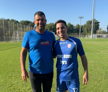 סוויסה במעמד החתימה