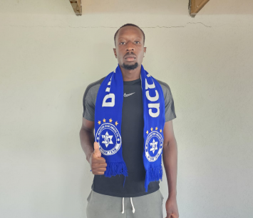 במדים הכחולים. סיסה