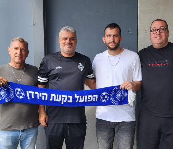 אסקפה במעמד החתימה