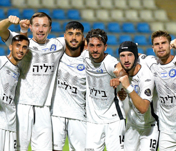 שחקני קרית ים חוגגים (עדי דטליס)