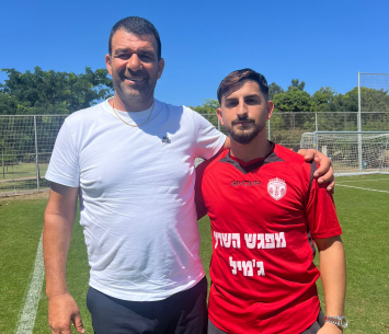 עדרי במעמד החתימה