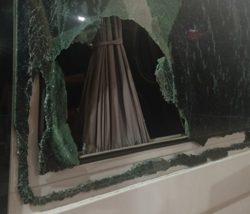 החלון השבור (באדיבות השרון נתניה)