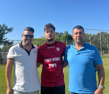 אשכנזי במעמד החתימה