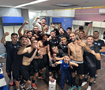 ניצחון גדול. שחקני מודיעין בחגיגות לאחר המשחק