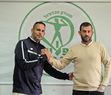 אלימלך במעמד החתימה