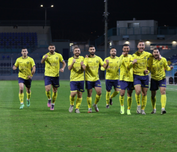 החגיגות בצהוב (דאפר מחאמיד)