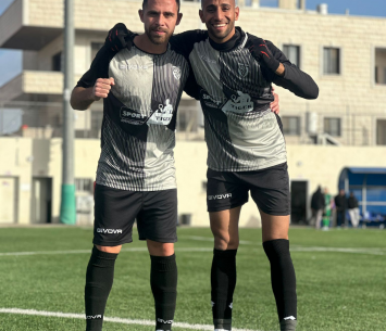 הכובשים לטירה