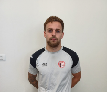 שיפמן במעמד החתימה (באדיבות המועדון)