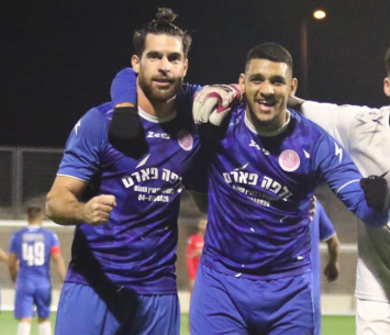 סיים את דרכו בזלפה. לוי (משמאל) (דאפר מחאמיד)