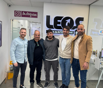 חטיב במעמד החתימה