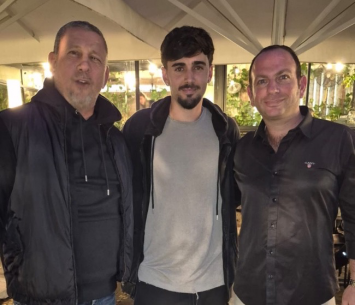 בן לולו במעמד החתימה