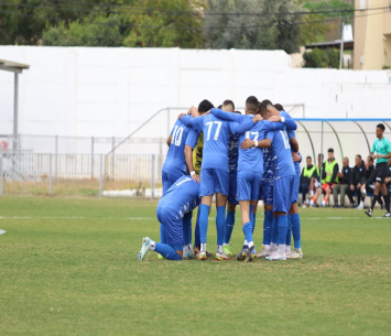 לפני הפתיחה. שחקני שפרעם 