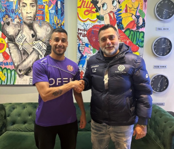 גונן במעמד החתימה