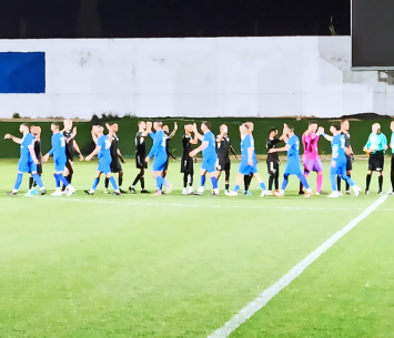 שתי הקבוצות בפתיחת המשחק (אלון יהודיוף)