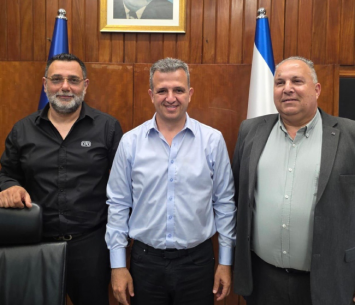 חתימת ההסכם (באדיבות דוברות כרמל שאמה הכהן)