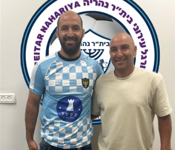 זבידאת במעמד החתימה