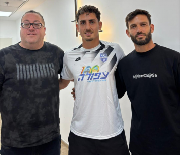 קרן במעמד החתימה