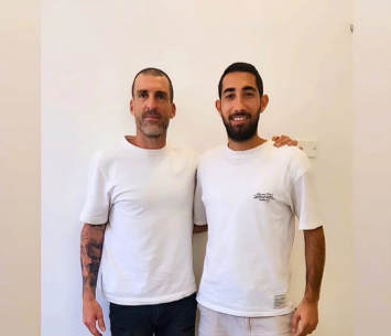 אברהם במעמד החתימה