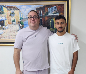 מגר במעמד החתימה