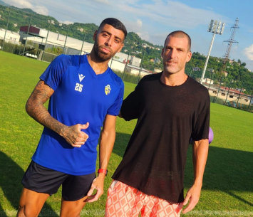 חורי לצד נציגו שרון גורמזנו