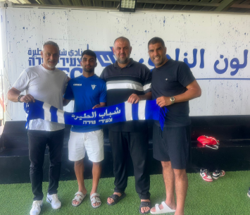 נגר במעמד החתימה