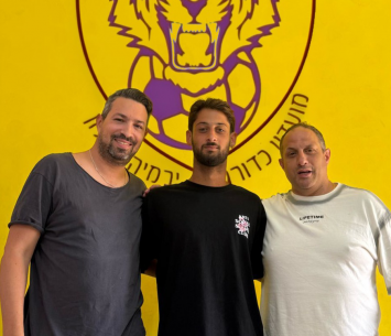 קודמן במעמד החתימה